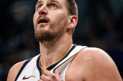 世界杯平台-膝盖受伤！腿筋也伤了！约基奇推动NBA改规则？