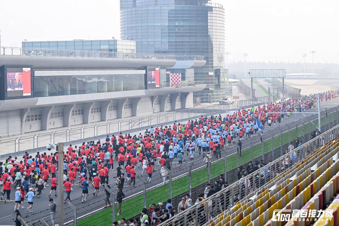 F1赛道上演青春接力,浙大摘得2025高百华东站桂冠