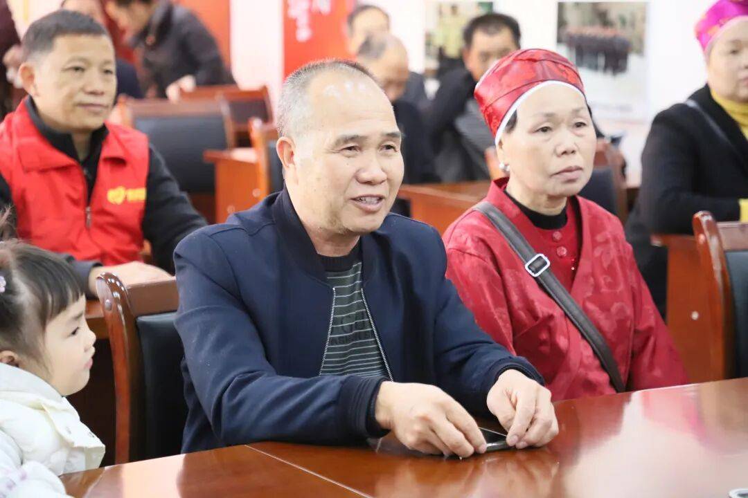 走失33年！广东网球教练返回贵州认亲：曾以为此生无缘再见父母