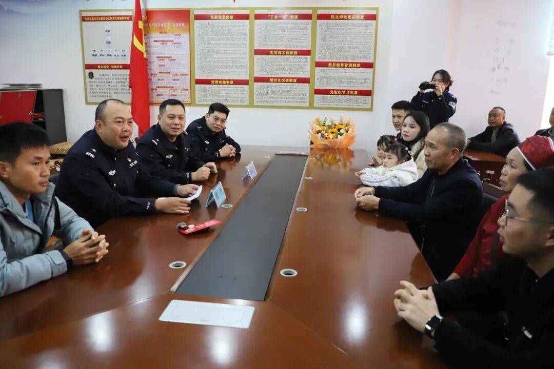 走失33年！广东网球教练返回贵州认亲：曾以为此生无缘再见父母