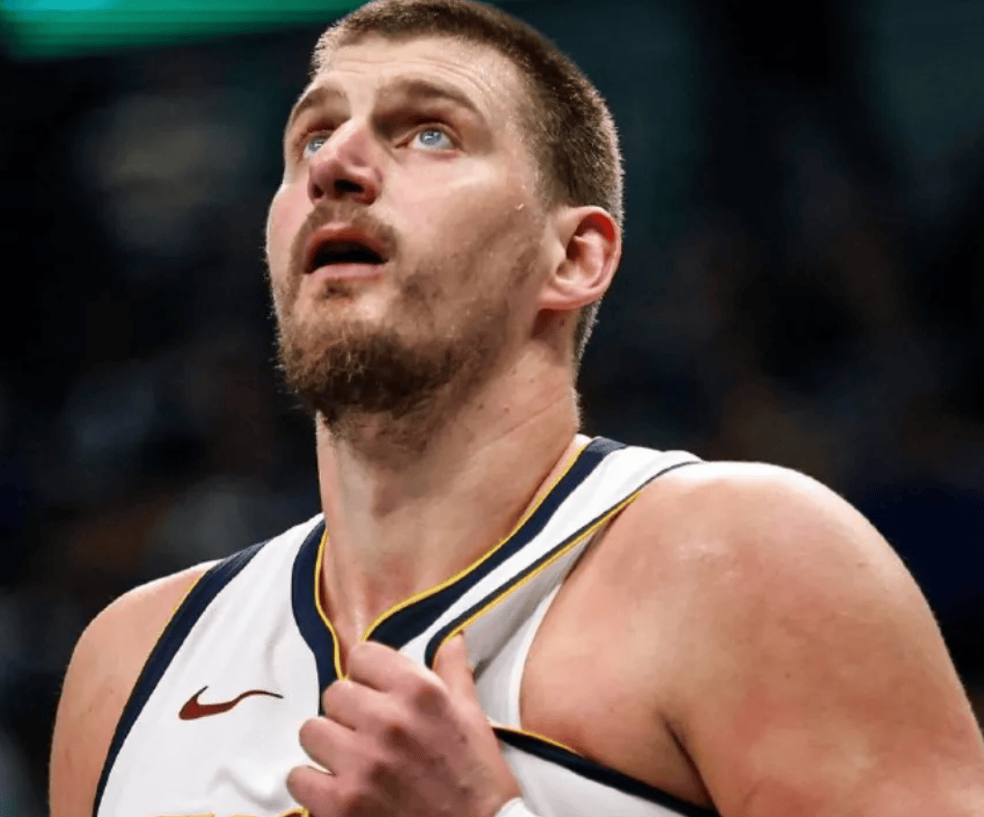 膝盖受伤!腿筋也伤了!约基奇推动NBA改规则?