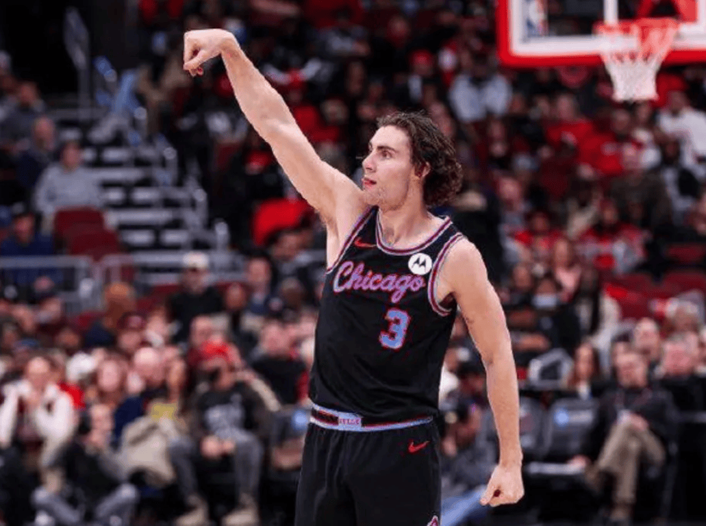 膝盖受伤!腿筋也伤了!约基奇推动NBA改规则?